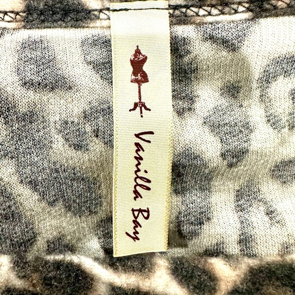 EUC Vanilla Bay Leopard Print Sequin Deer Long Sleeve Top - Picture 6 of 12